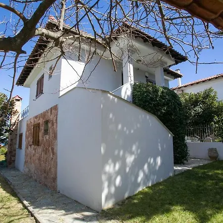 Дом отдыха Privately Gated Garden Sea View Криопиги