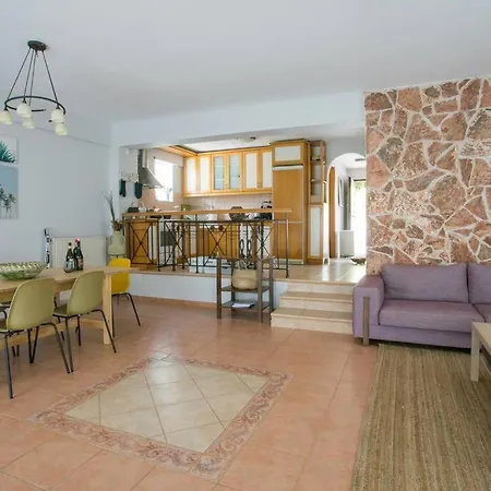 Privately Gated Garden Sea View 度假居