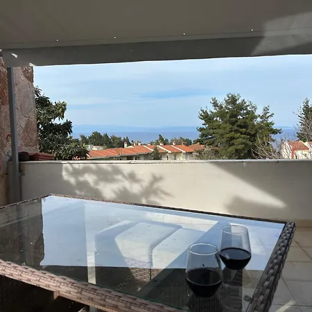 Feriehus Privately Gated Garden Sea View